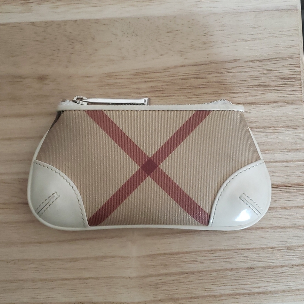Burberry key holder